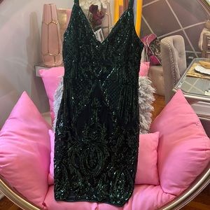 SHORT HUNTER GREEN DRESS